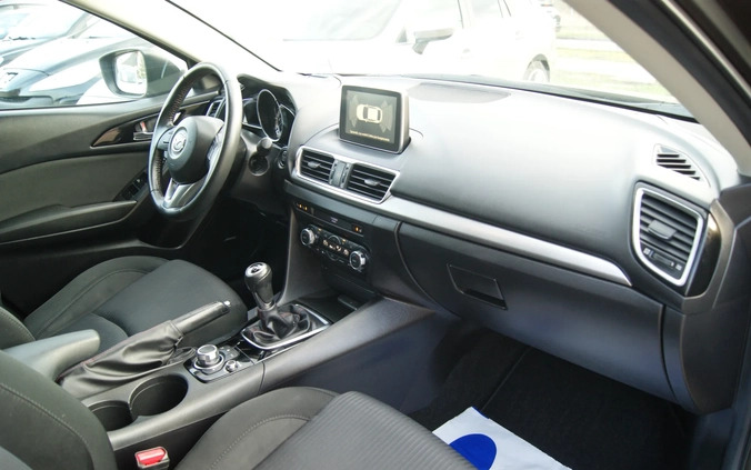 Mazda 3 cena 51900 przebieg: 105000, rok produkcji 2017 z Szczecin małe 781